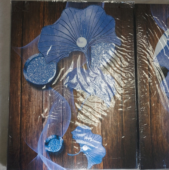 NIP Canvas Print Artwork Set x3, Blue Flowers on Barnboards, 12" x 16" - Picture 2 of 7